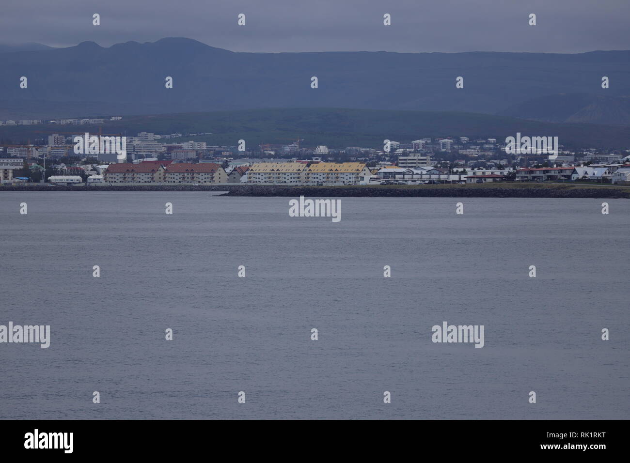 Wohnhäuser direkt am Hafen von Reykjavik Stock Photo