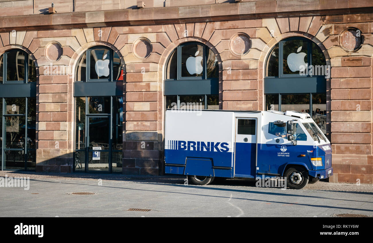 Brinks armored security truck hi-res stock photography and images - Alamy