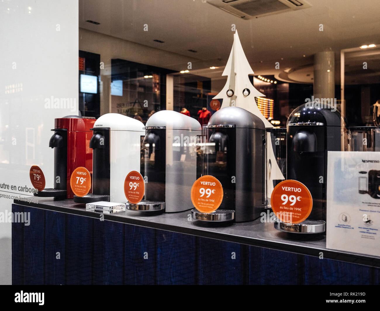 Paris, France - Nov 25 2018: New Nespresso Vertuo coffee capsules machines  produced by Magimix and Braun on sale with a special holiday discounted  price Stock Photo - Alamy