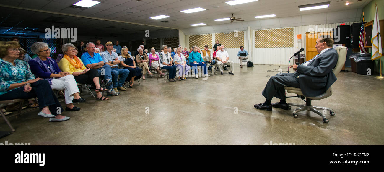 Kinsley, Kansas, USA,September 23, 2014 Former Senator Robert Dole who has come out to support Senator Pat Roberts in his race against Greg Orman addresses the senior citizens of Kinsley at the Edwards County Fairgrounds. Stock Photo