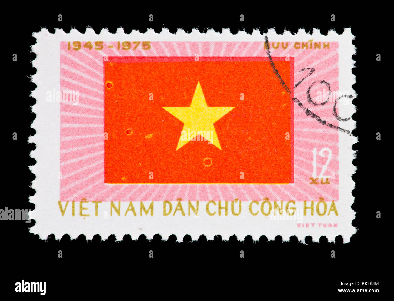 Postage stamp from Vietnam depicting the national flag Stock Photo - Alamy