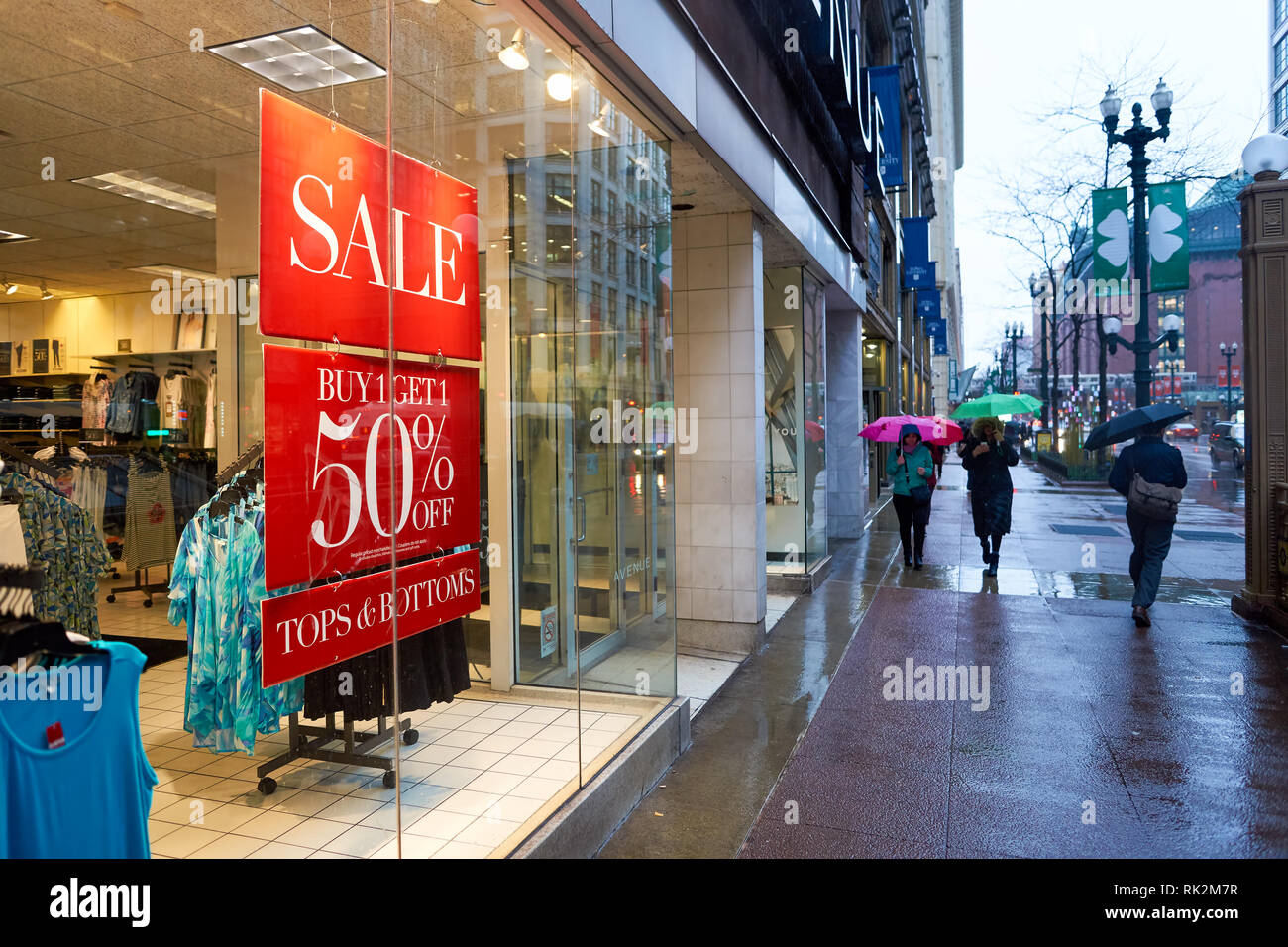 Window Shopping Chicago High Resolution Stock Photography And Images Alamy Window Shopping Chicago High Resolution Stock Photography And Images Alamy