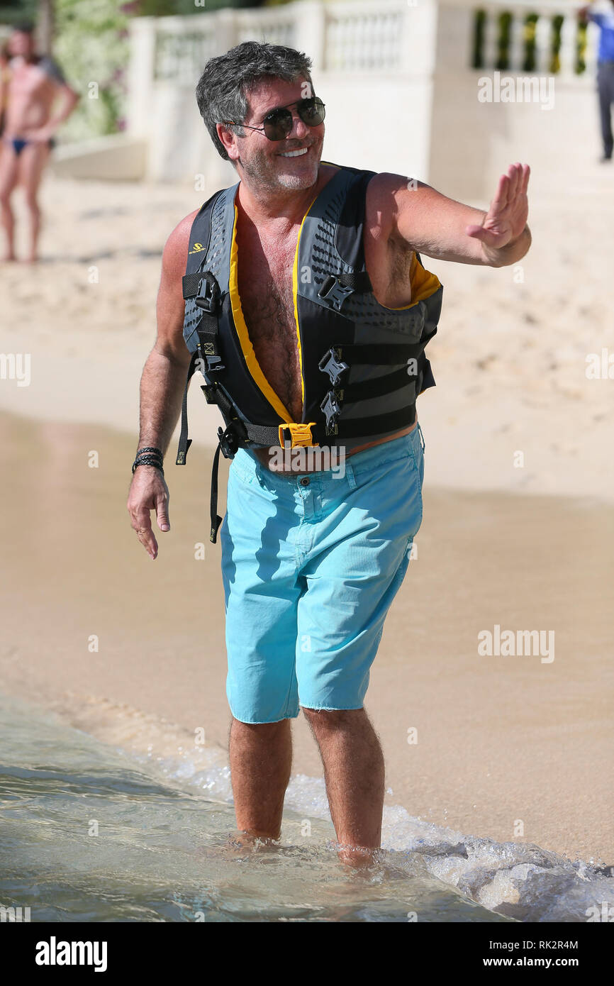 Simon cowell lauren silverman boat hi-res stock photography and images