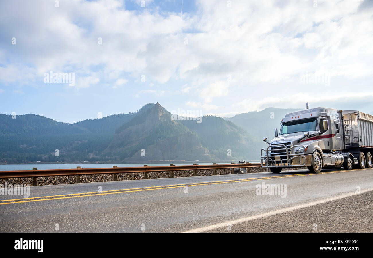 Big rig low cab economical long haul bonnet semi truck transporting ...