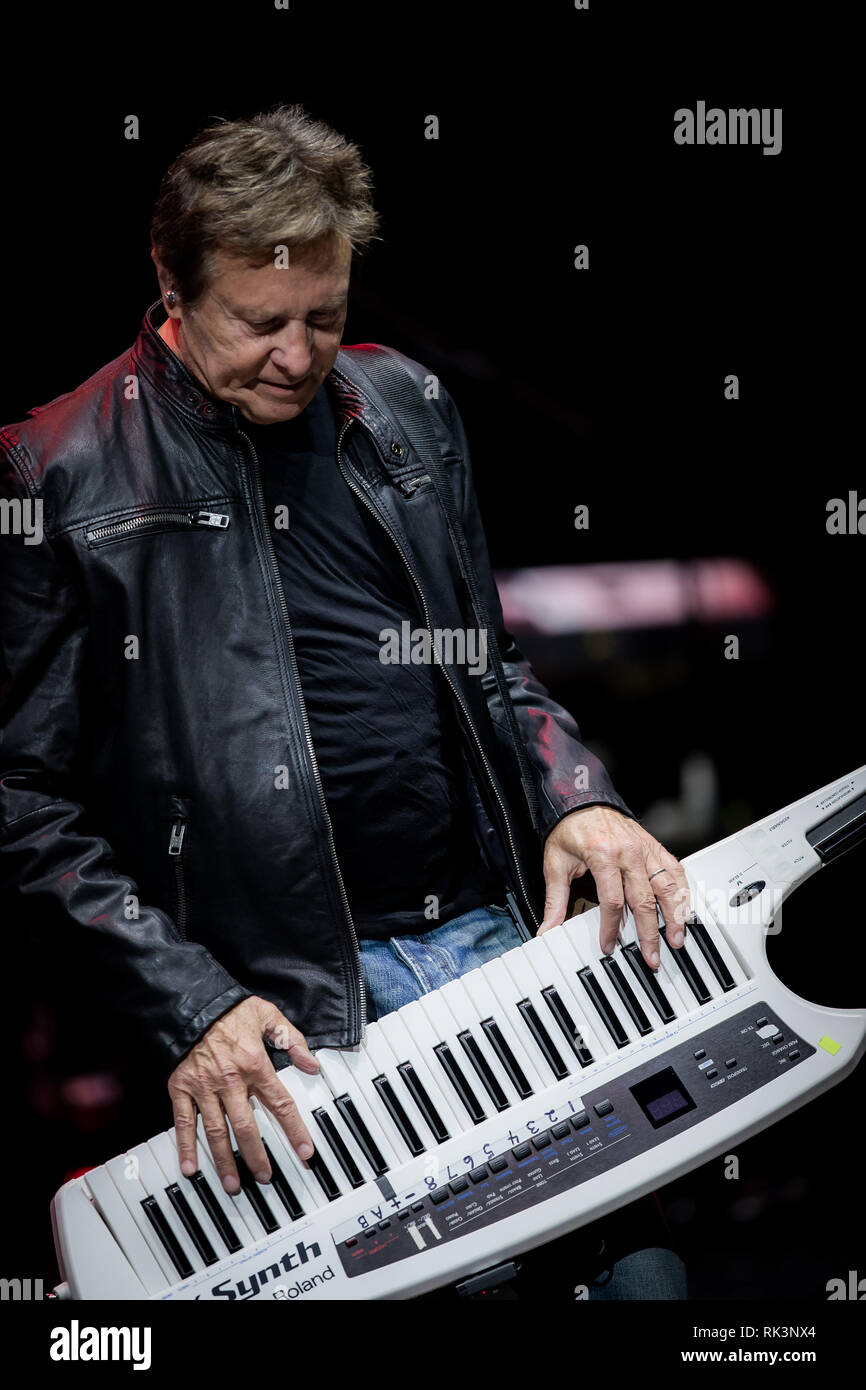 Las Vegas, NV, USA. 8th Feb, 2019. ***HOUSE COVERAGE*** Robert Lamm. pictured as CHICAGO performs at The Venetian Theater at Venetian Las Vegas in Las vegas, NV on February 8, 2019. Credit: Erik Kabik Photography/Media Punch/Alamy Live News Stock Photo