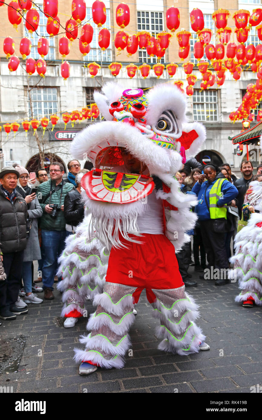 London, UK. 9th Feb, 2019. Crowds watching the Lion Dance in Gerrard Street in Chinatown as part of the Chinese New Year Celebrations for the year of the Pig in London Credit: Paul Brown/Alamy Live News Stock Photo