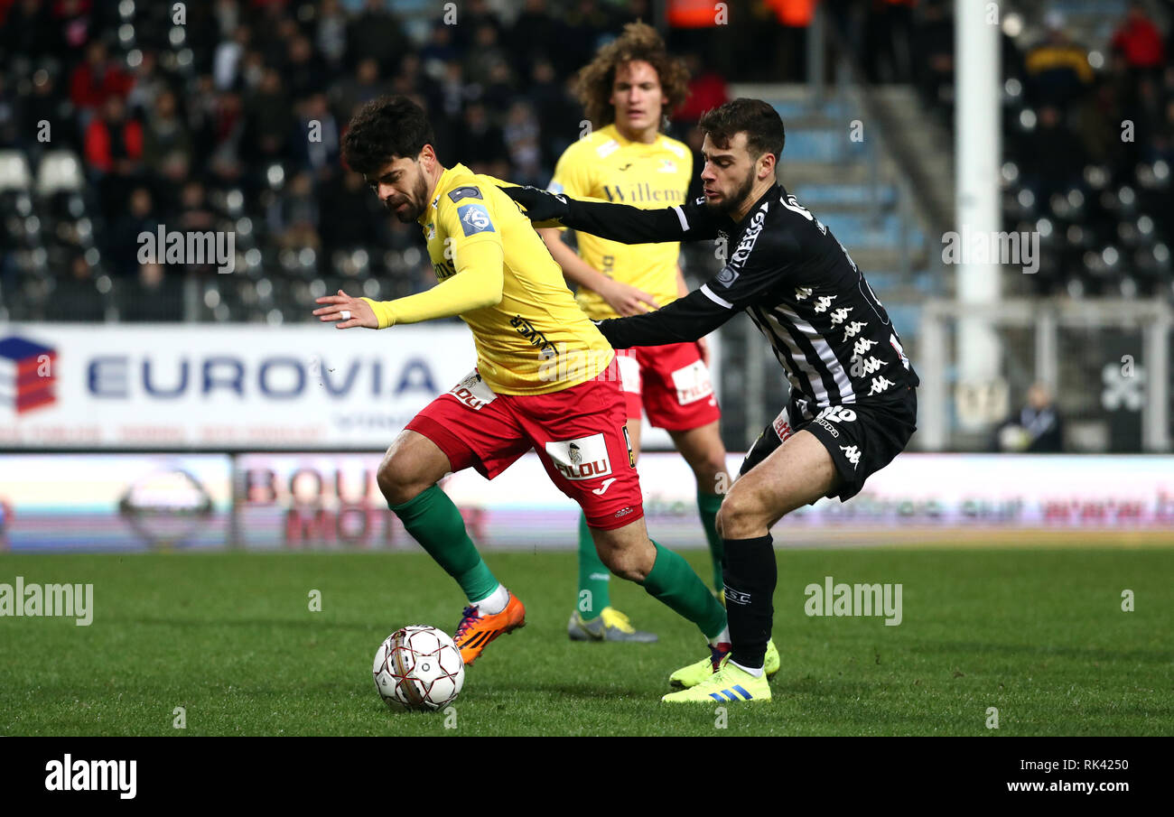 Charleroi, Belgium. 09th Feb, 2019. CHARLEROI, BELGIUM - FEBRUARY 09 : Fernando Canesin of Kv Oostende and Massimo Bruno of Charleroi fight for the ball during the Jupiler Pro League match day 25 between Sporting Charleroi and Kv Oostende on February 09, 2019 in Charleroi, Belgium. (Photo b Credit: Pro Shots/Alamy Live News Stock Photo