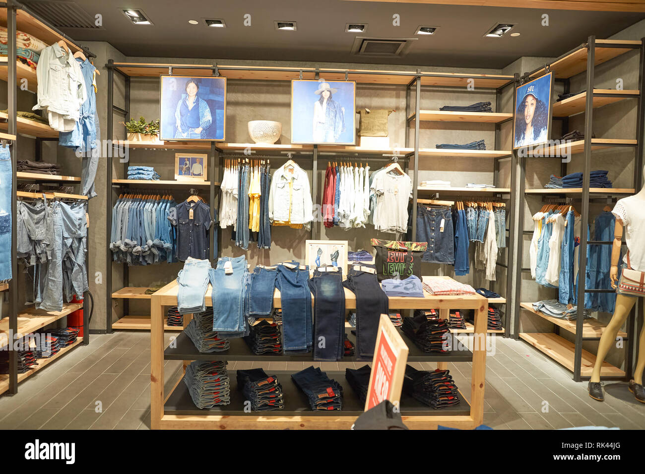 KUALA LUMPUR, MALAYSIA - MAY 09, 2016: Levi's store in Suria KLCC. Levi ...