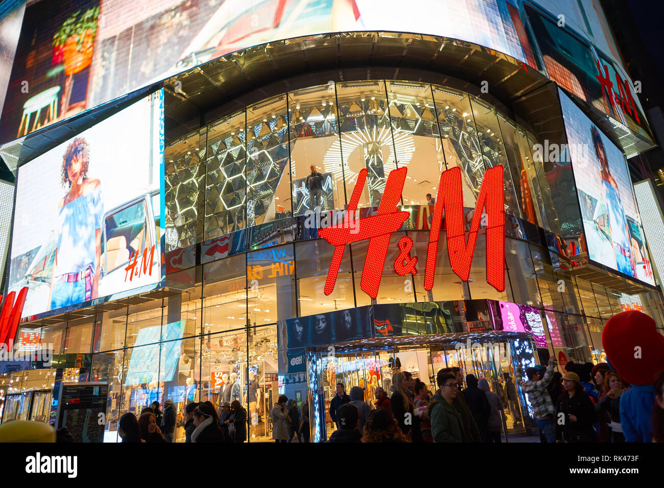NEW YORK - CIRCA MARCH 2016: Times Square H&M store at night. H & M Hennes  & Mauritz AB is a Swedish multinational retail-clothing company, known for  Stock Photo - Alamy