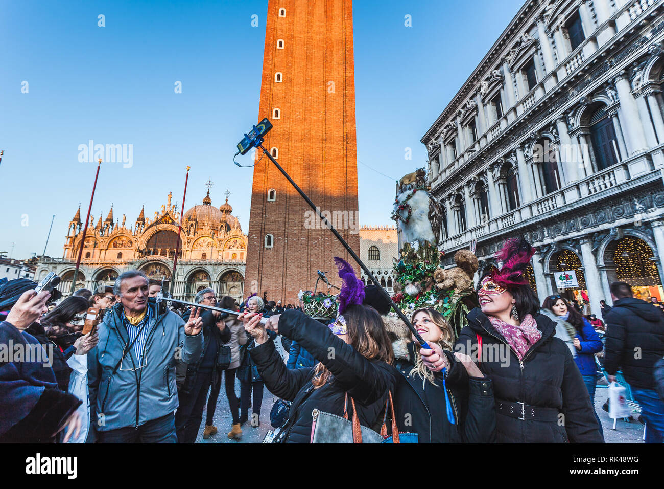 Girls in costume venice carnival hi-res stock photography and images ...