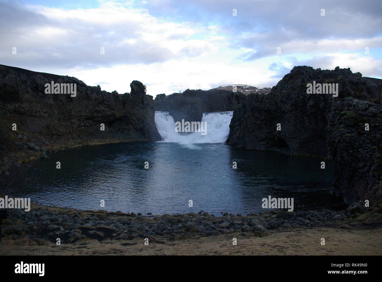 Doppelter Wasserfall Hjalparfoss auf Island Stock Photo