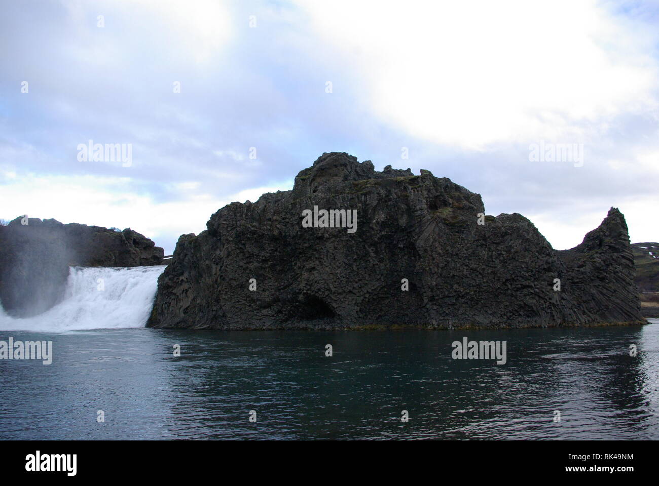 Doppelter Wasserfall Hjalparfoss auf Island Stock Photo