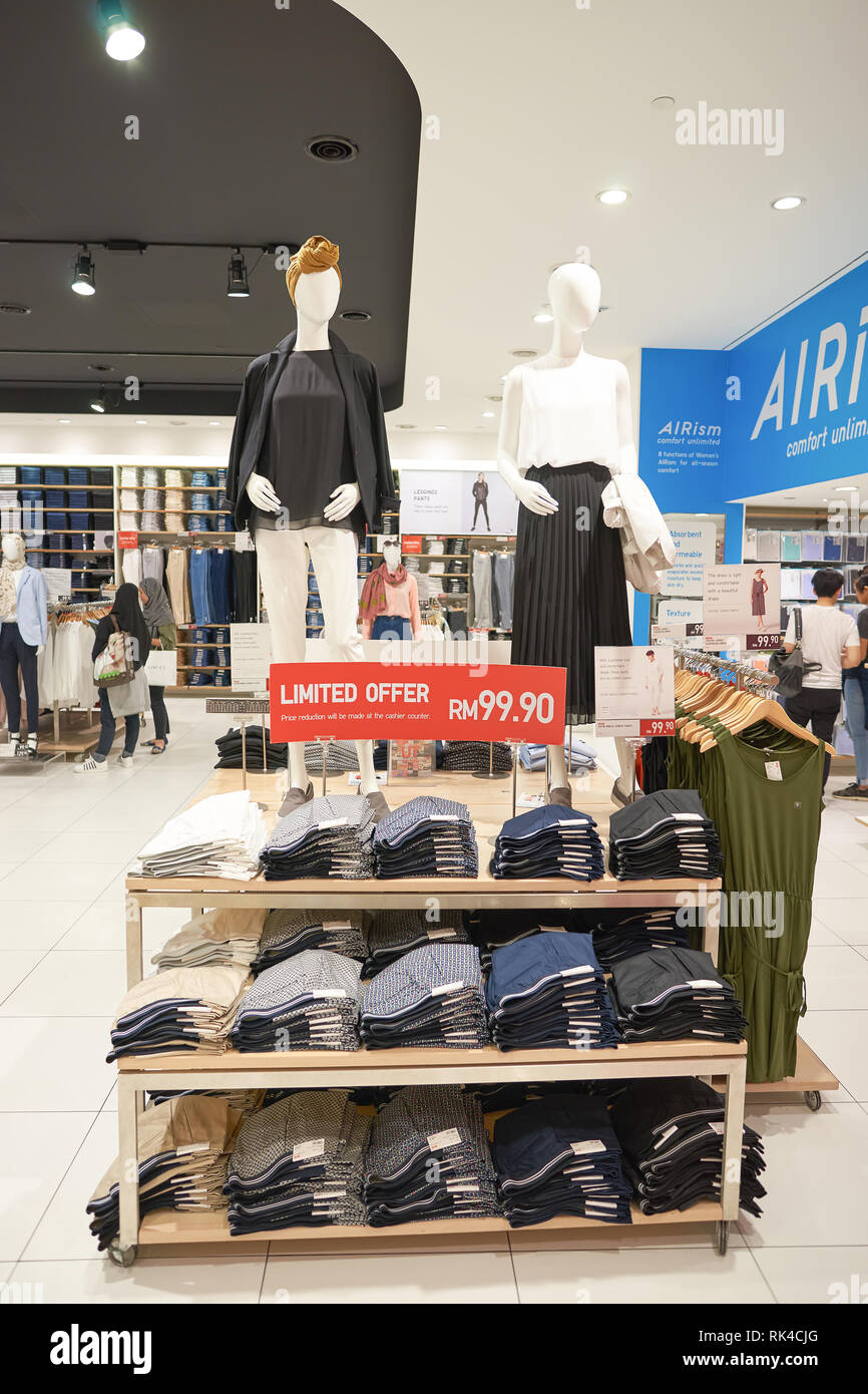 Uniqlo store interior hi-res stock photography and images - Page 7 - Alamy