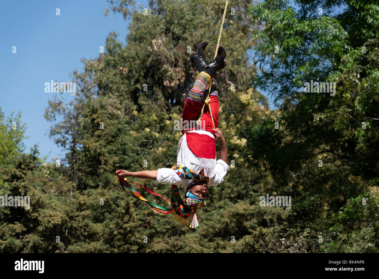 Voladores Ritual Performance Los voladores of papantla hi-res stock photography and images - Alamy