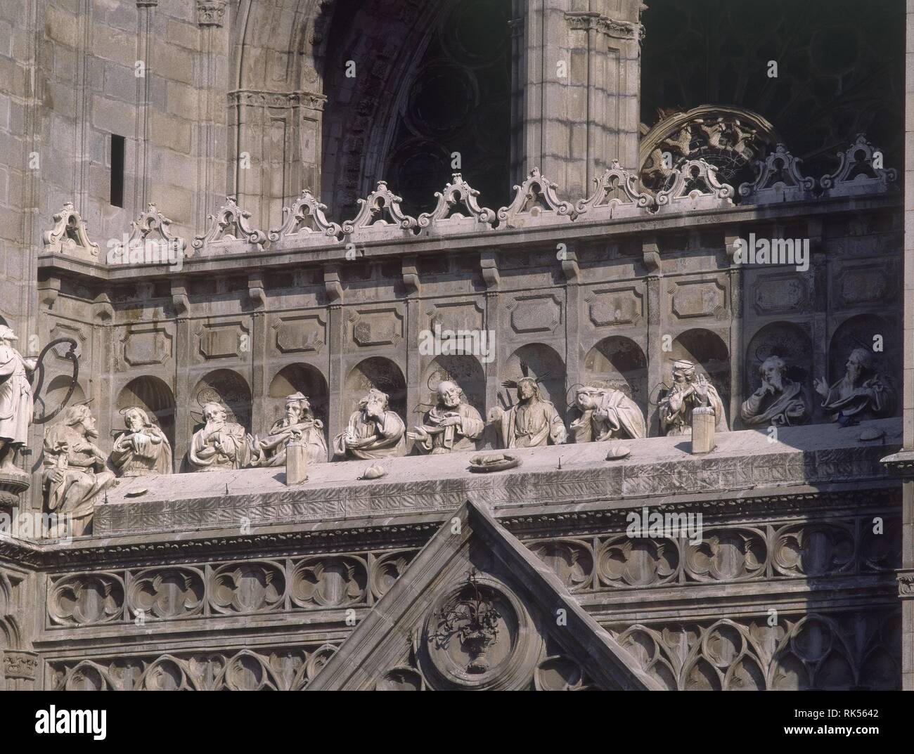 FACHADA PRINCIPAL- PUERTA DEL PERDON- REPRESENTACION DE LA ULTIMA CENA. Location: CATEDRAL-EXTERIOR. Toledo. SPAIN. Stock Photo