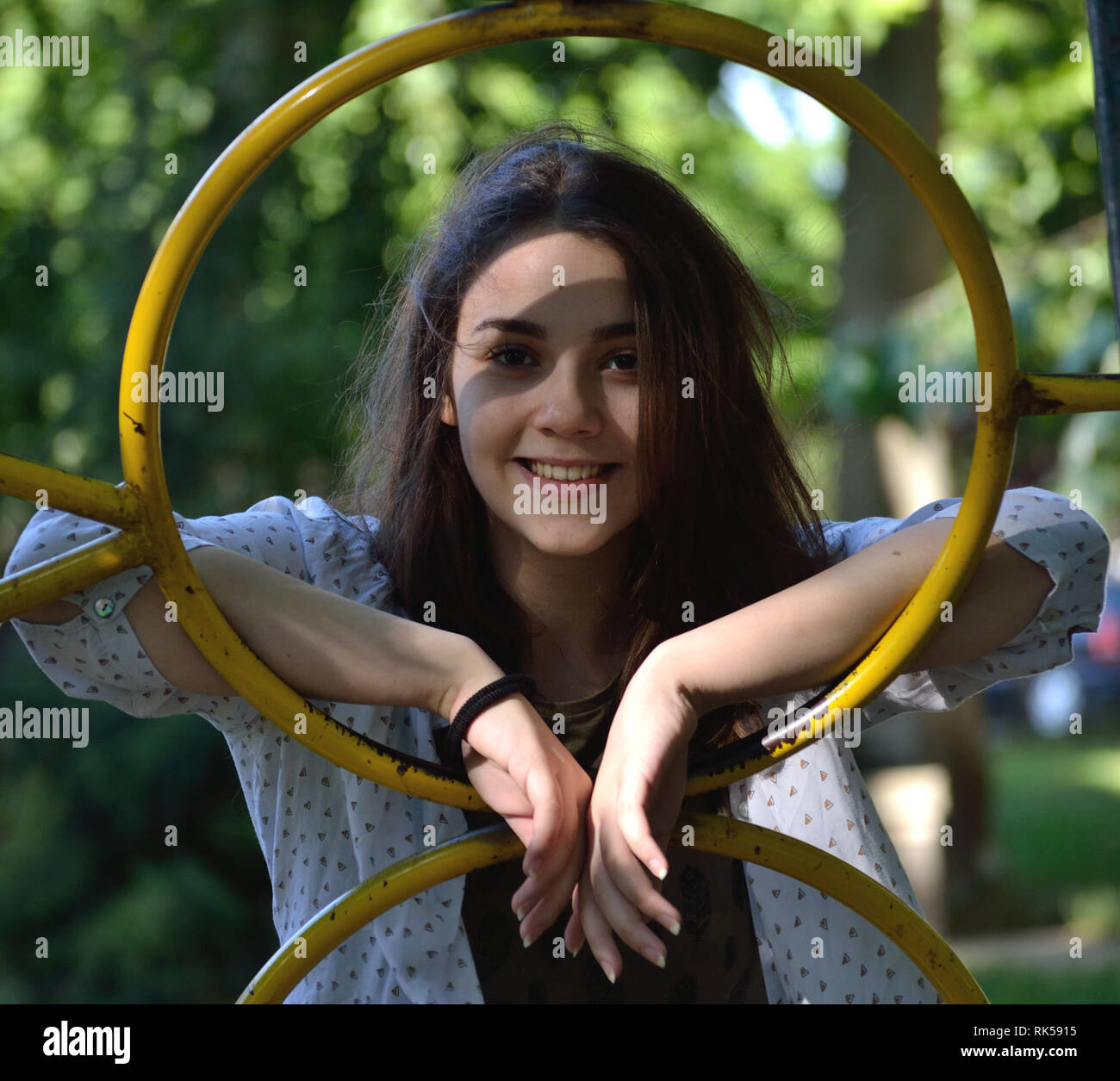 Girl in park hi-res stock photography and images - Alamy
