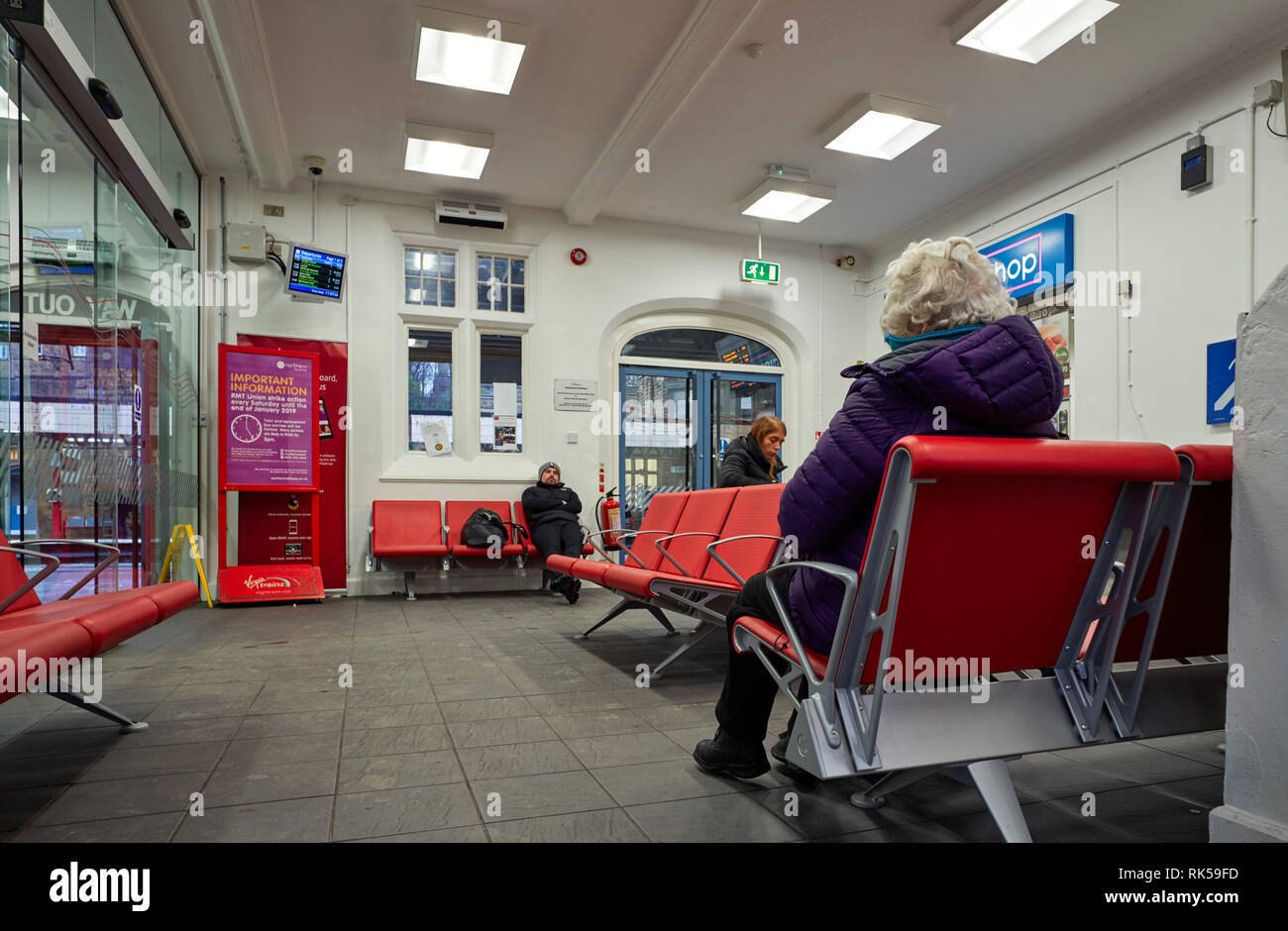 Train station waiting room hires stock photography and images Alamy