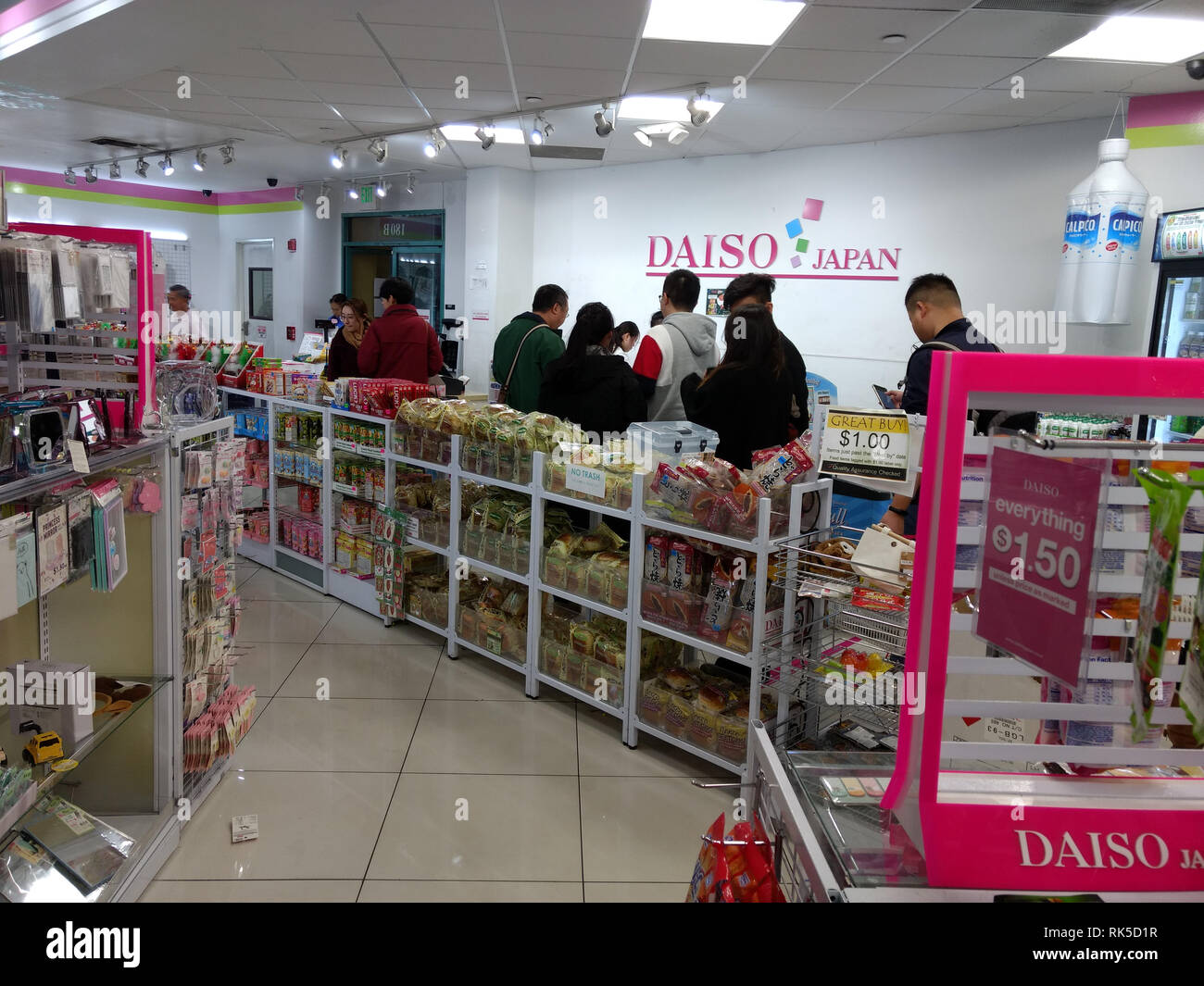 Daiso store hi-res stock photography and images - Alamy