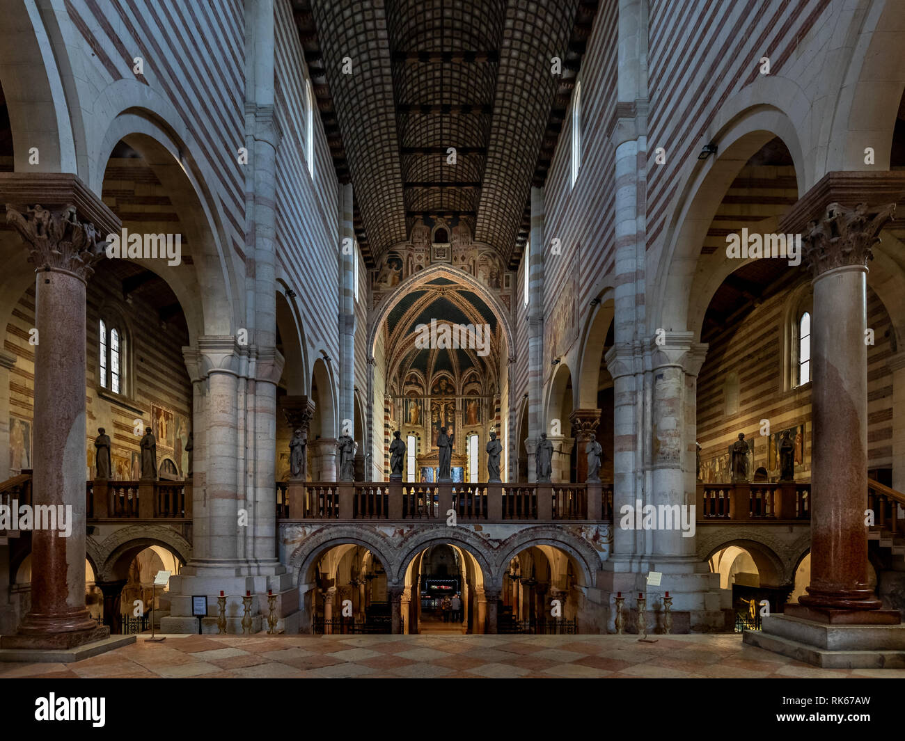Interior of the Basilica di San Zeno (also known as San Zeno Maggiore or San  Zenone), Verona, Italy Stock Photo - Alamy