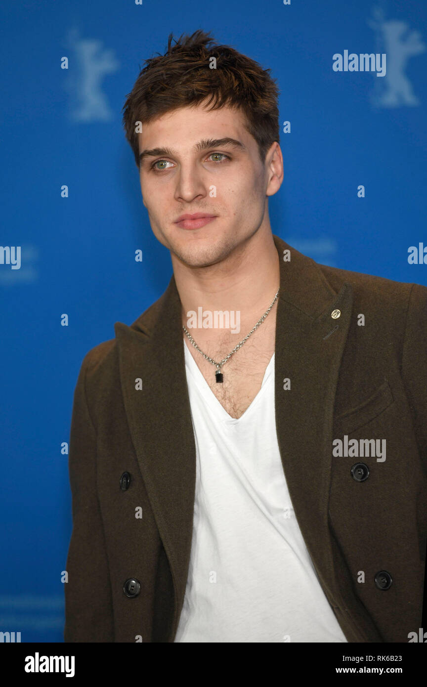 Berlin, Deutschland. 09th Feb, 2019. Jonas Dassler during the 'Der goldene Handschuh/The Golden Glove' photocall at the 69th Berlin International Film Festival/Berlinale 2019 at Hotel Grand Hyatt on February 09, 2019 in Berlin, Germany. Credit: Geisler-Fotopress GmbH/Alamy Live News Stock Photo