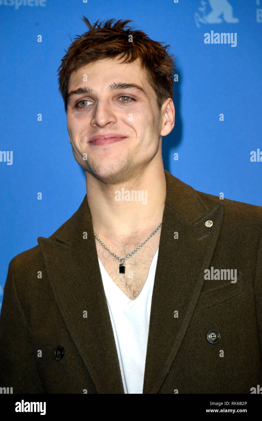 Berlin, Deutschland. 09th Feb, 2019. Jonas Dassler during the 'Der goldene  Handschuh/The Golden Glove' photocall at the 69th Berlin International Film  Festival/Berlinale 2019 at Hotel Grand Hyatt on February 09, 2019 in