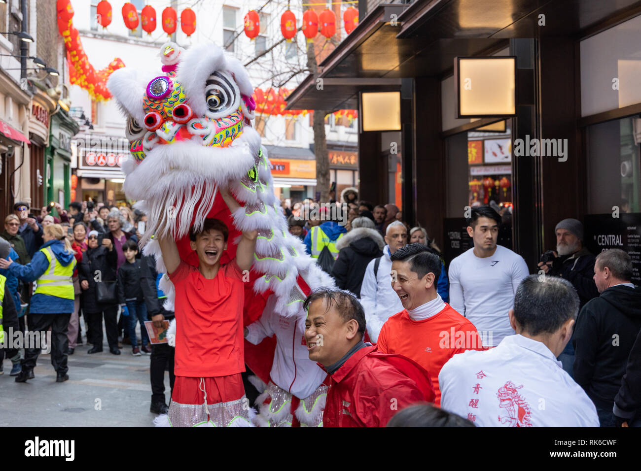 London, UK. 09th February, 2019. Dancers enjoying dragon dance in front of  a crowd near one of the restaurants during the Chinese New Year celebrations in London Chinatown, UK. Stock Photo