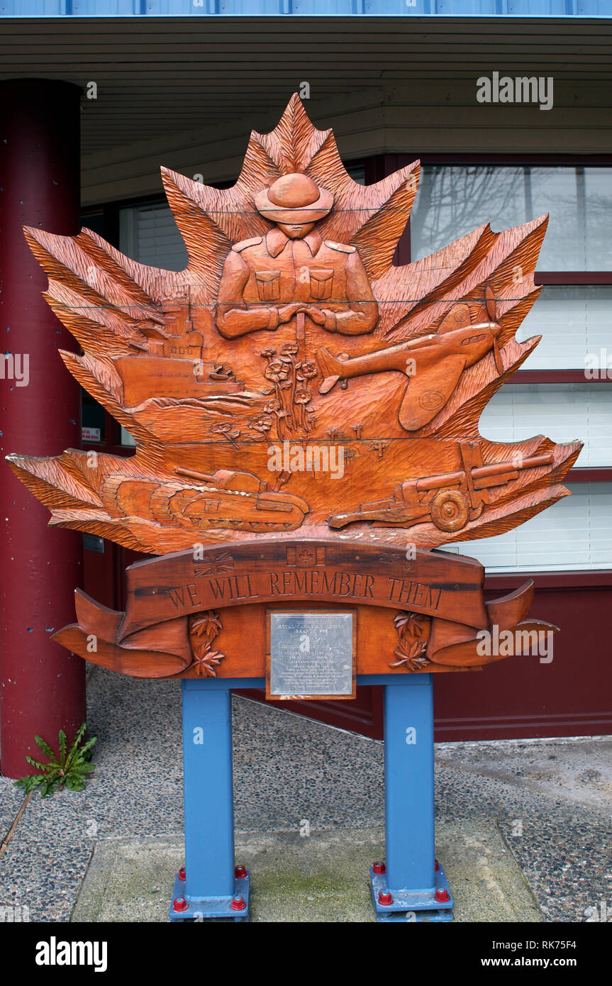Wood maple leaf carving hires stock photography and images Alamy