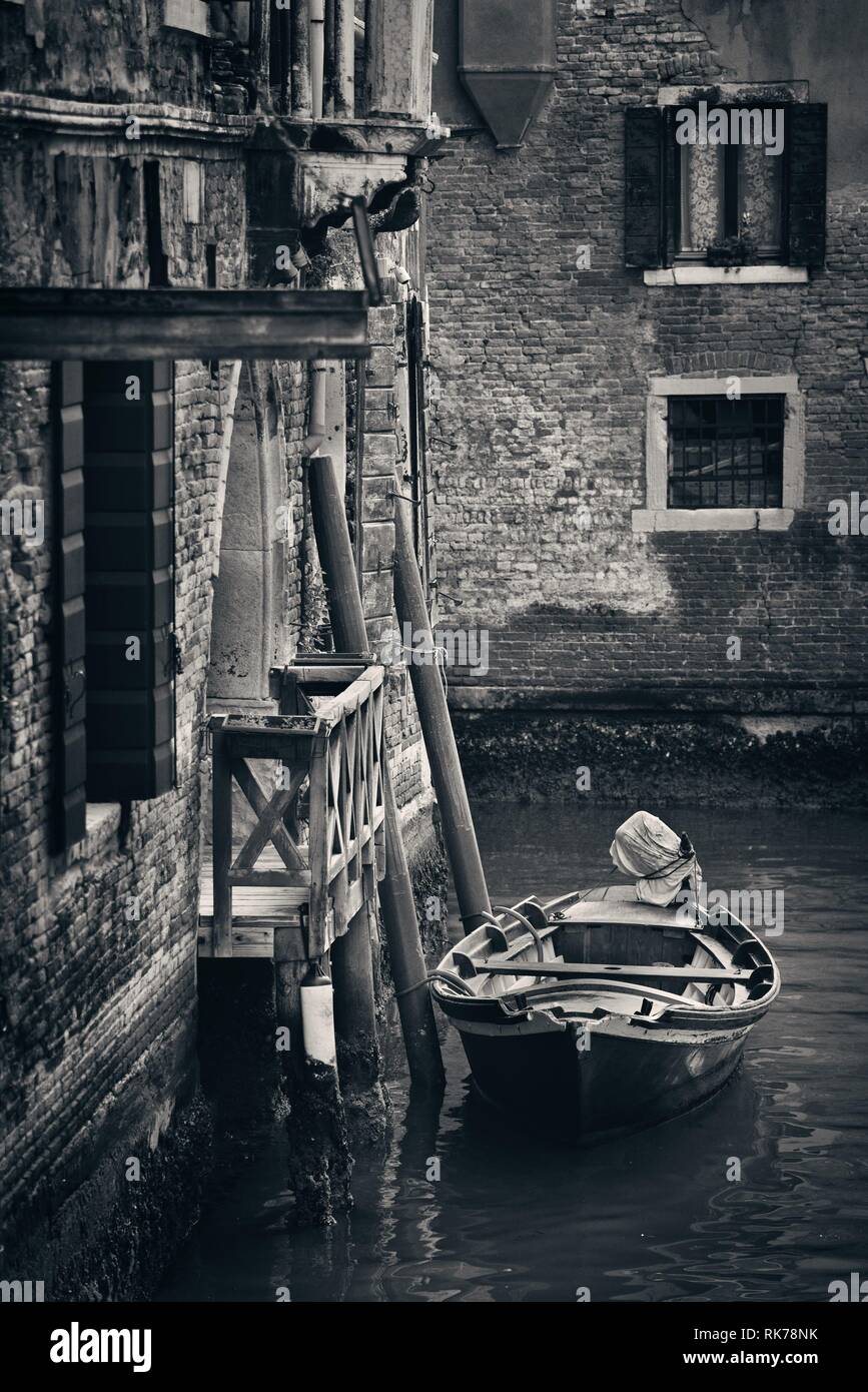Boat park in Venice alley canal. Italy Stock Photo - Alamy