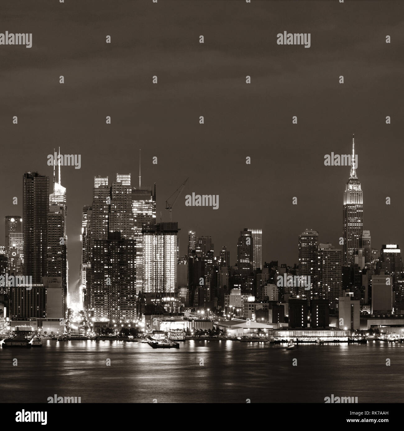 Manhattan midtown skyscrapers and New York City skyline at night Stock ...
