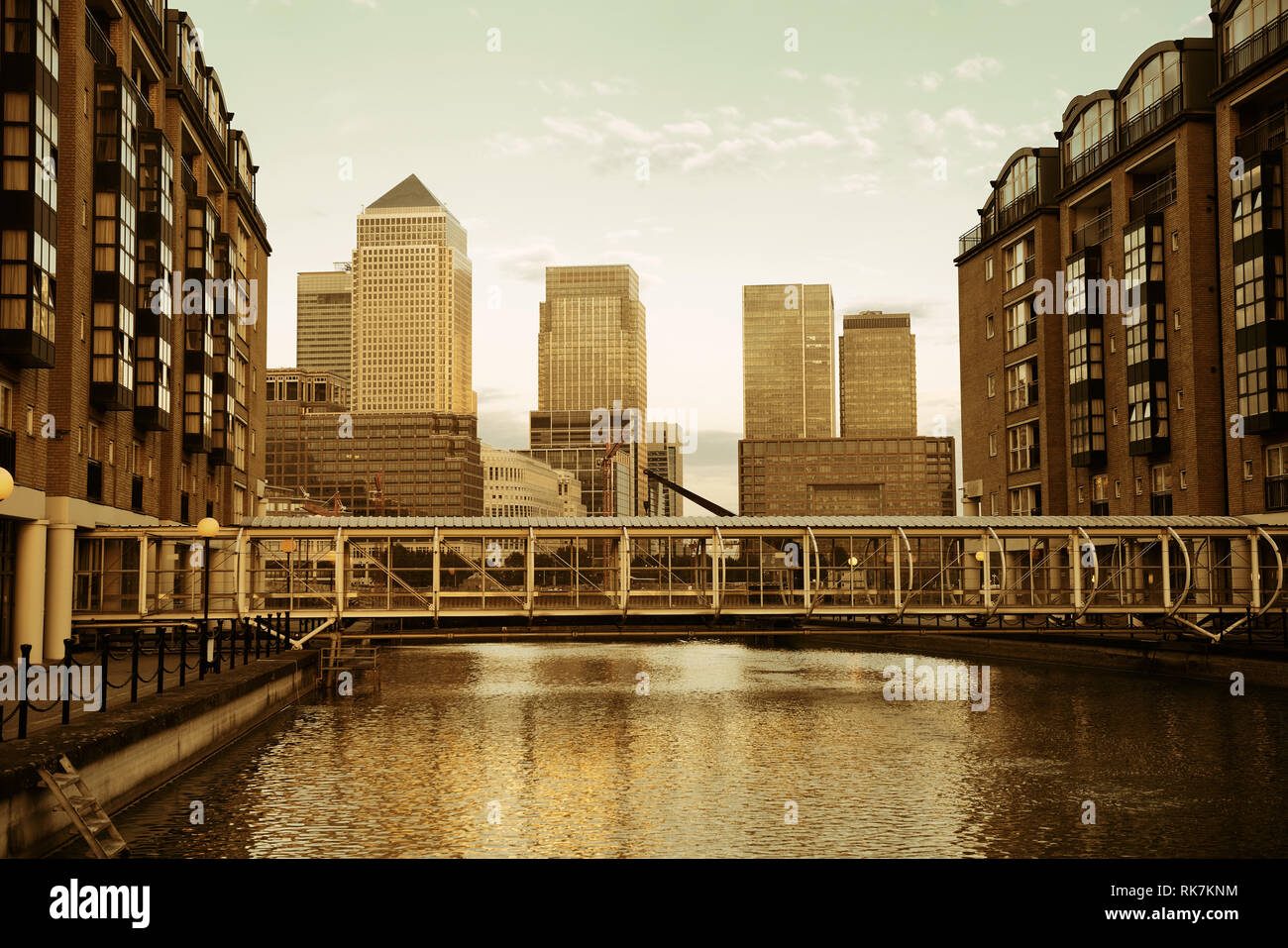 Canary Wharf business district in London at sunset Stock Photo Alamy