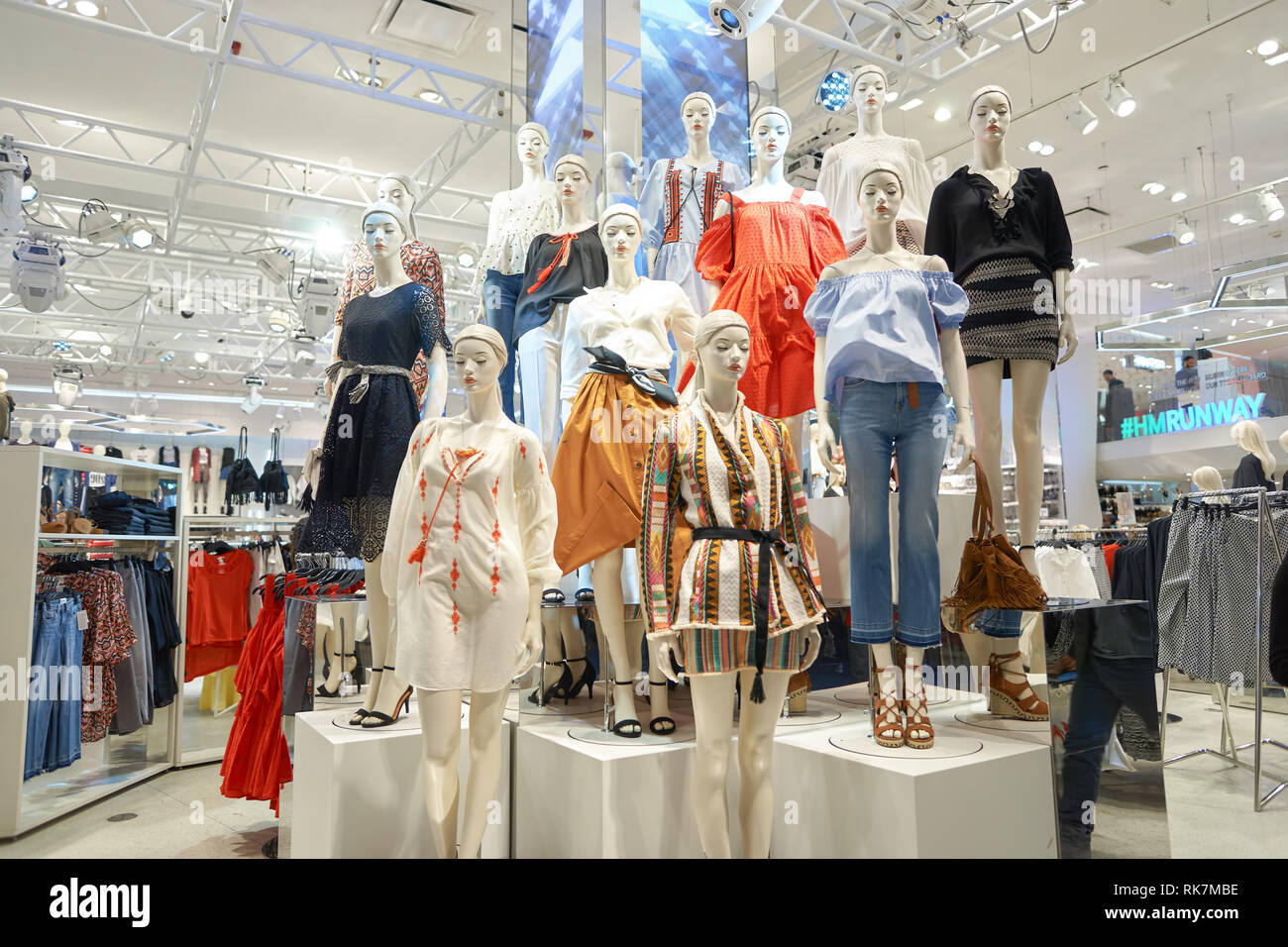 H & m new york hi-res stock photography and images - Page 7 - Alamy