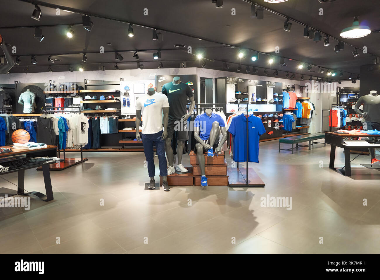 KUALA LUMPUR, MALAYSIA - MAY 09, 2016: Nike store in Suria KLCC. Suria KLCC  is a shopping mall is located in the Kuala Lumpur City Centre district. It  Stock Photo - Alamy