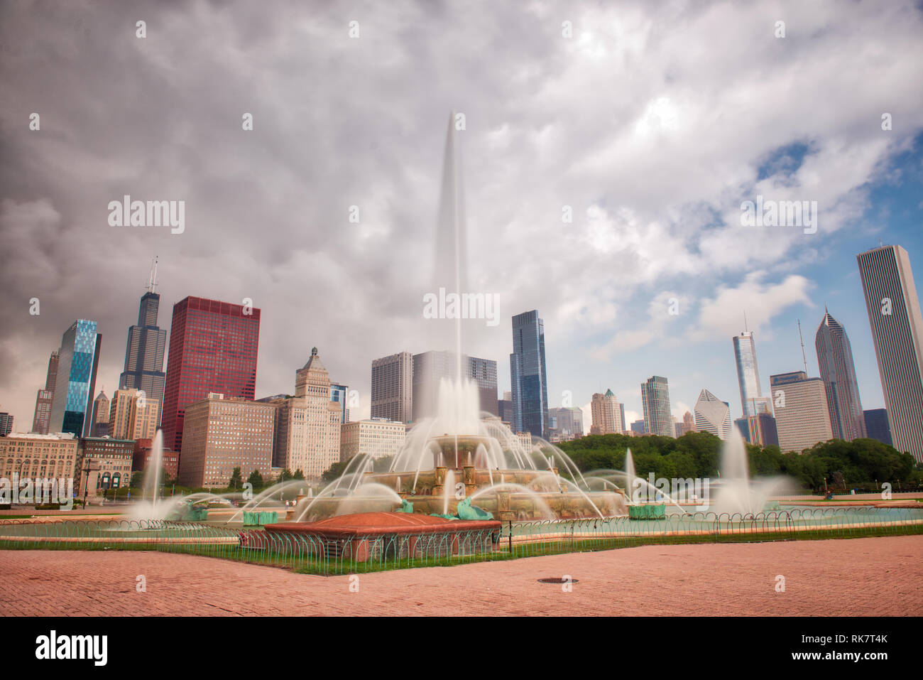 Buckingham Fountain Chicago Stock Photo Alamy