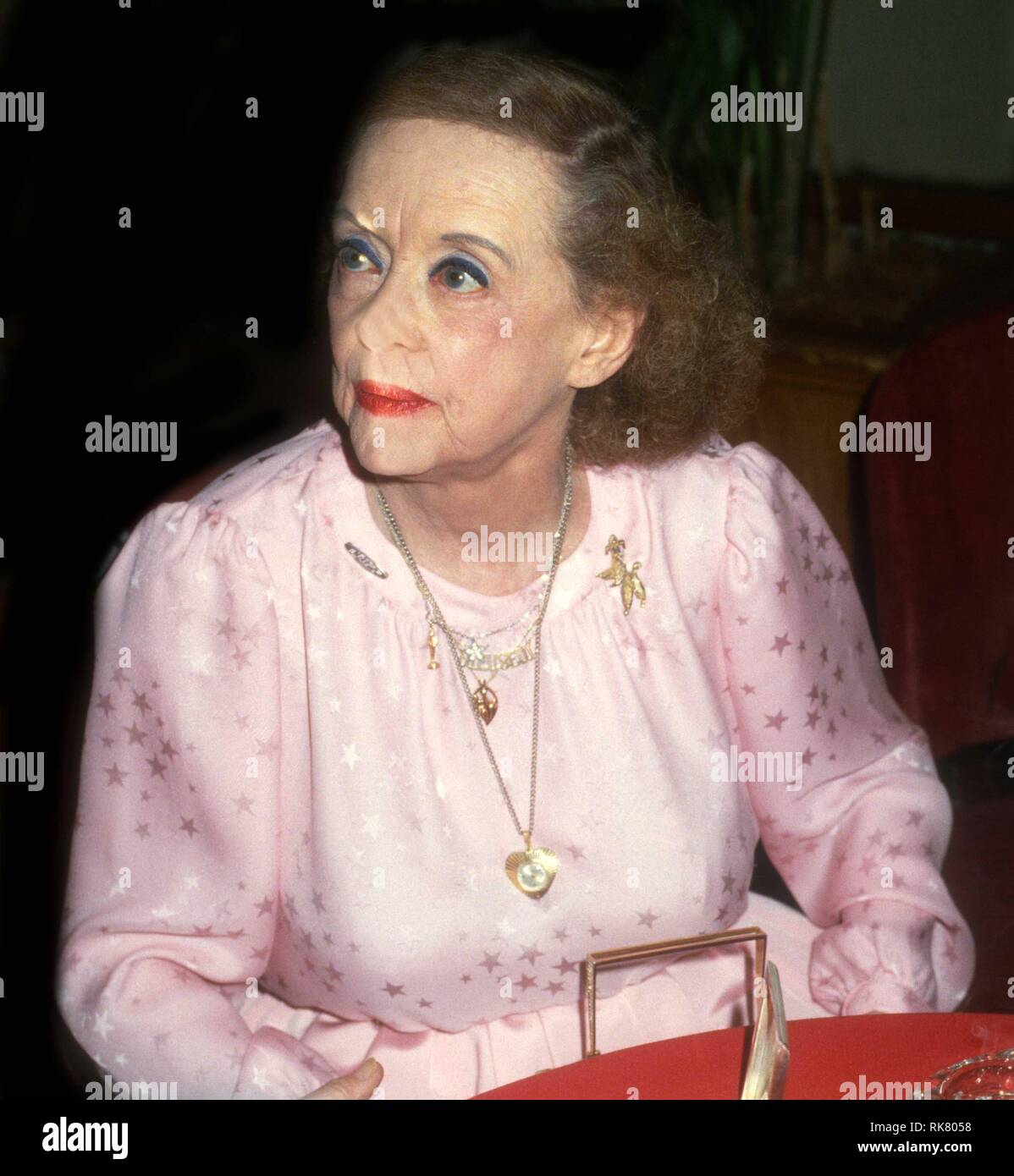 Bette davis 1988 hi-res stock photography and images - Alamy