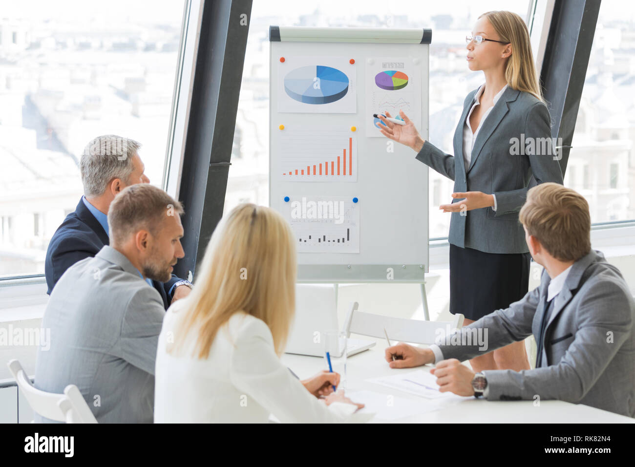 Presentation man suit flip chart hi-res stock photography and images ...