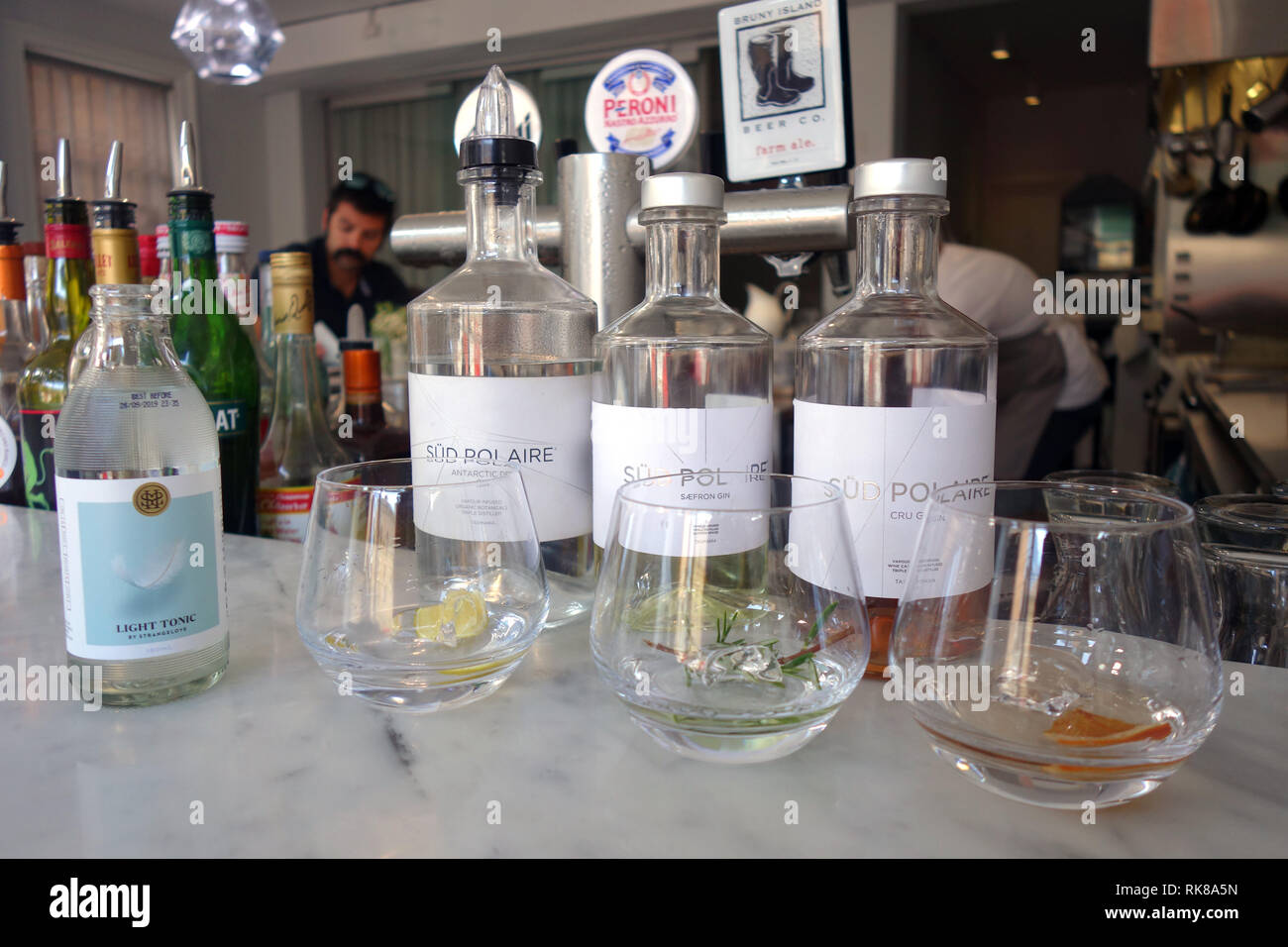 Local gins hires stock photography and images Alamy