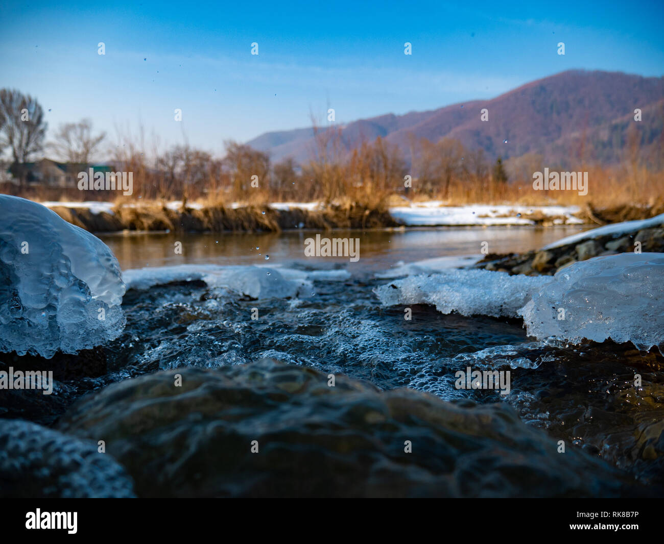 River with icy banks hi-res stock photography and images - Alamy