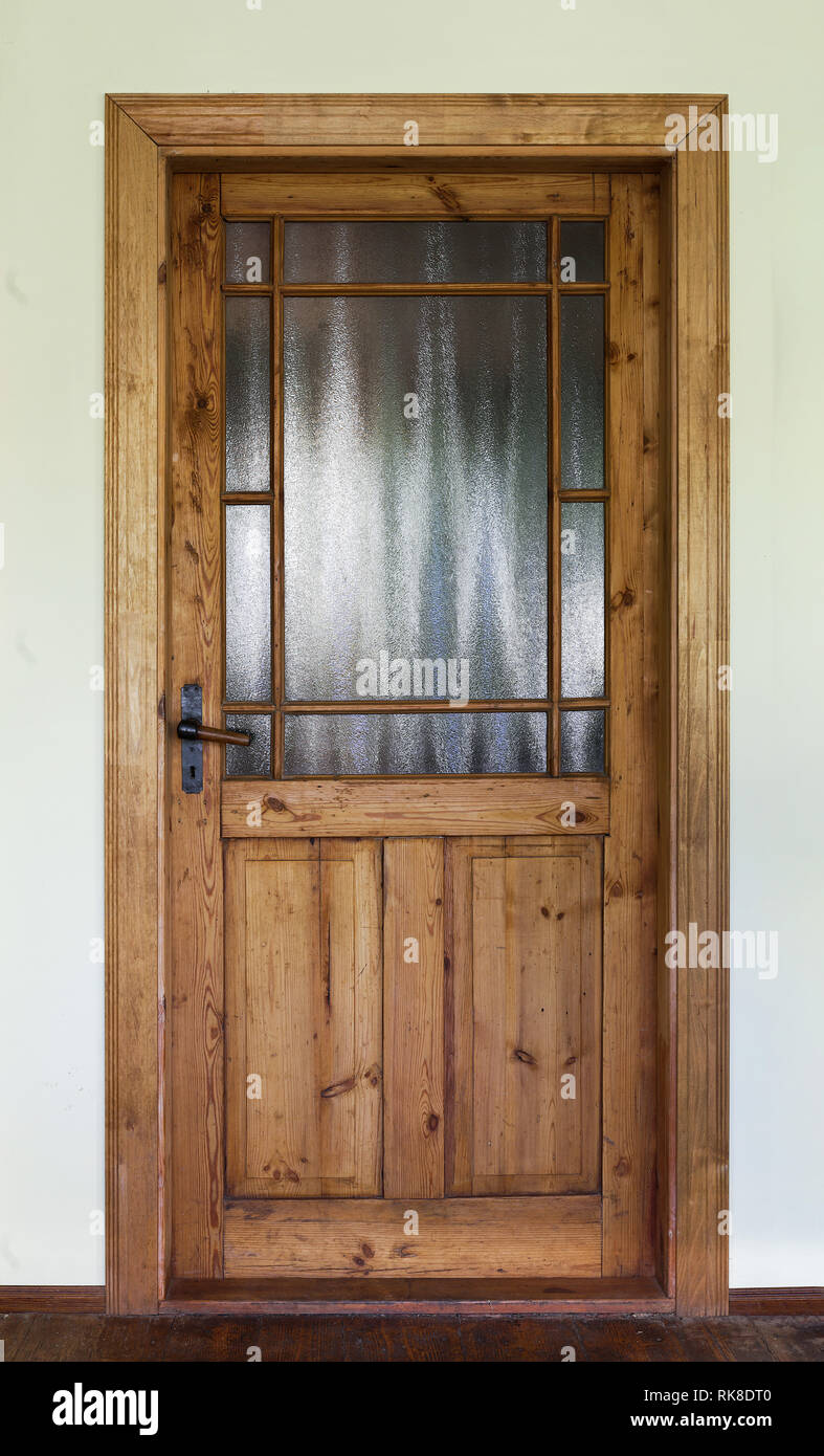 Brown wood old door hi-res stock photography and images - Alamy