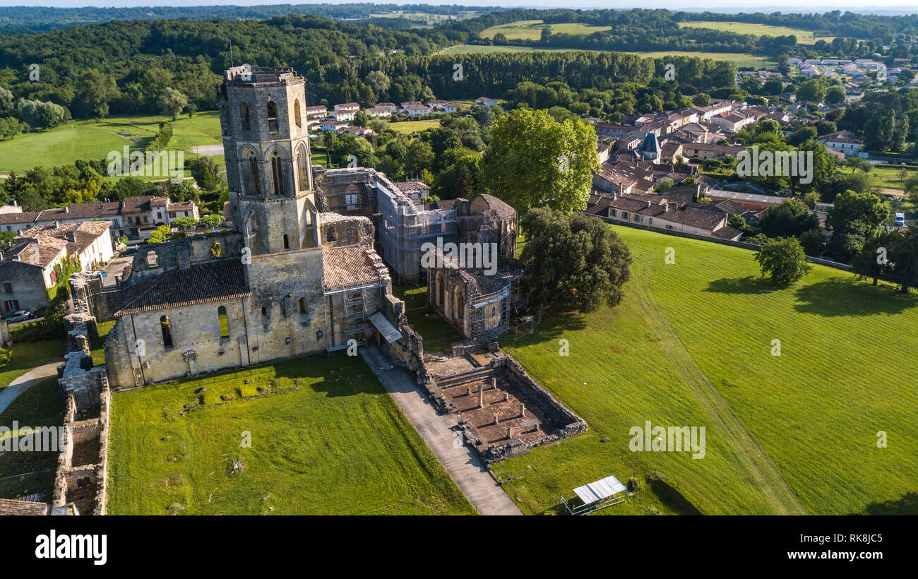 Aerial View Abbey De La Sauve Majeure Route To Santiago De Compostela Gironde France Unesco Stock Photo Alamy Aerial View Abbey De La Sauve Majeure Route To Santiago De Compostela Gironde France Unesco Stock Photo Alamy