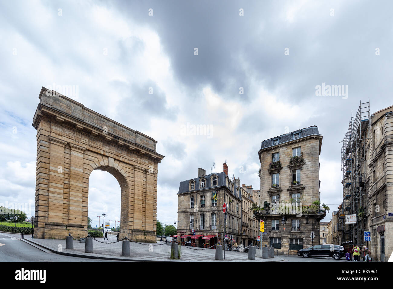 Porte de Bourgogne, Bordeaux, France. Landmark Roman-style stone arch built in the 1750s as a symbolic gateway to the city. Stock Photo