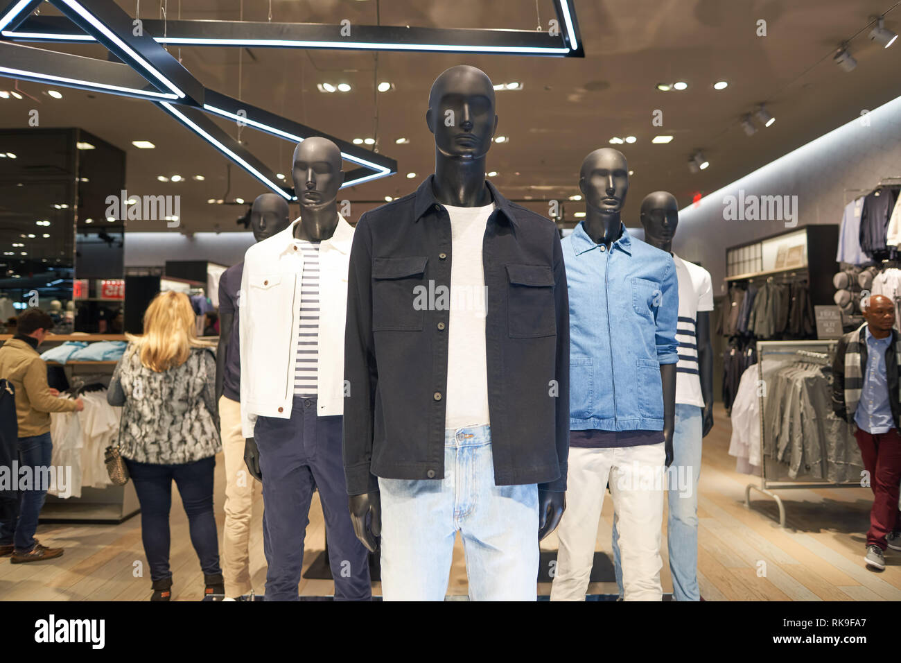 NEW YORK - CIRCA MARCH 2016: interior of Times Square H&M store. H & M  Hennes & Mauritz AB is a Swedish multinational retail-clothing company,  known f Stock Photo - Alamy