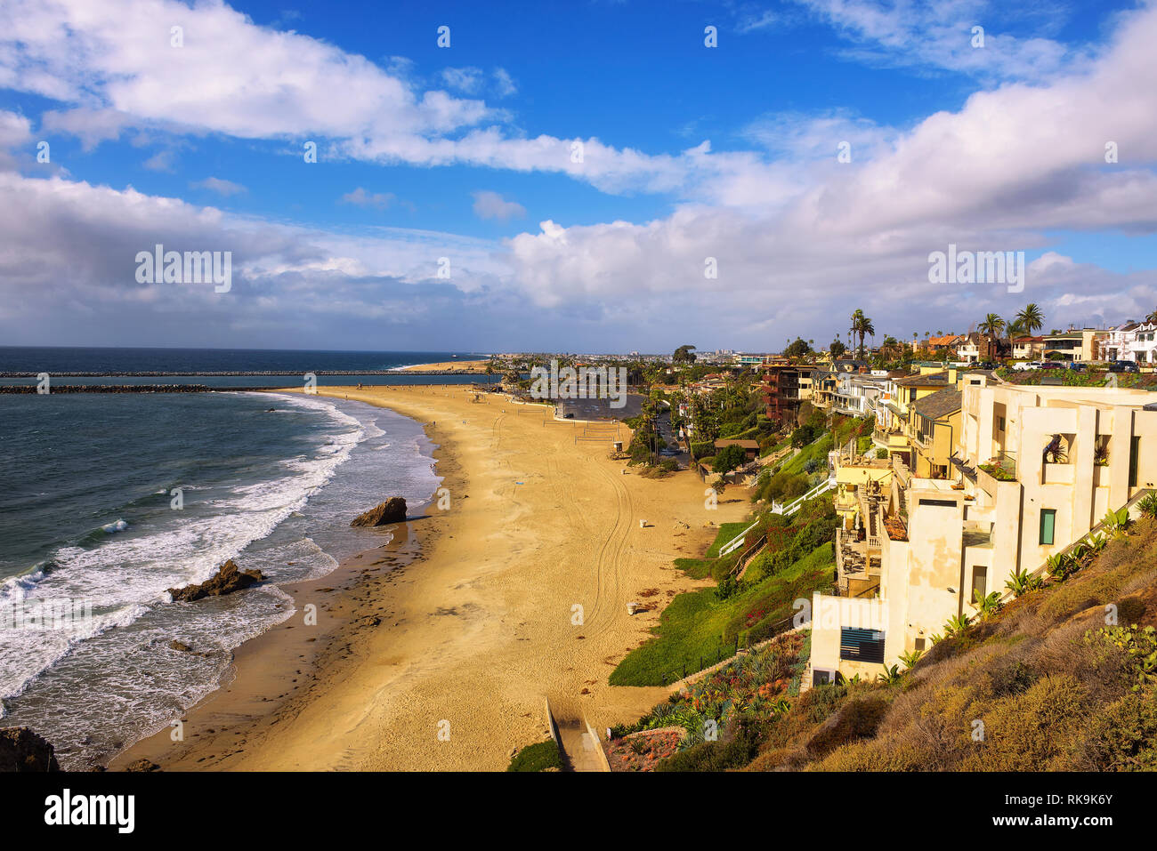 Luxury homes above Corona Del Mar State Beach n California Stock Photo