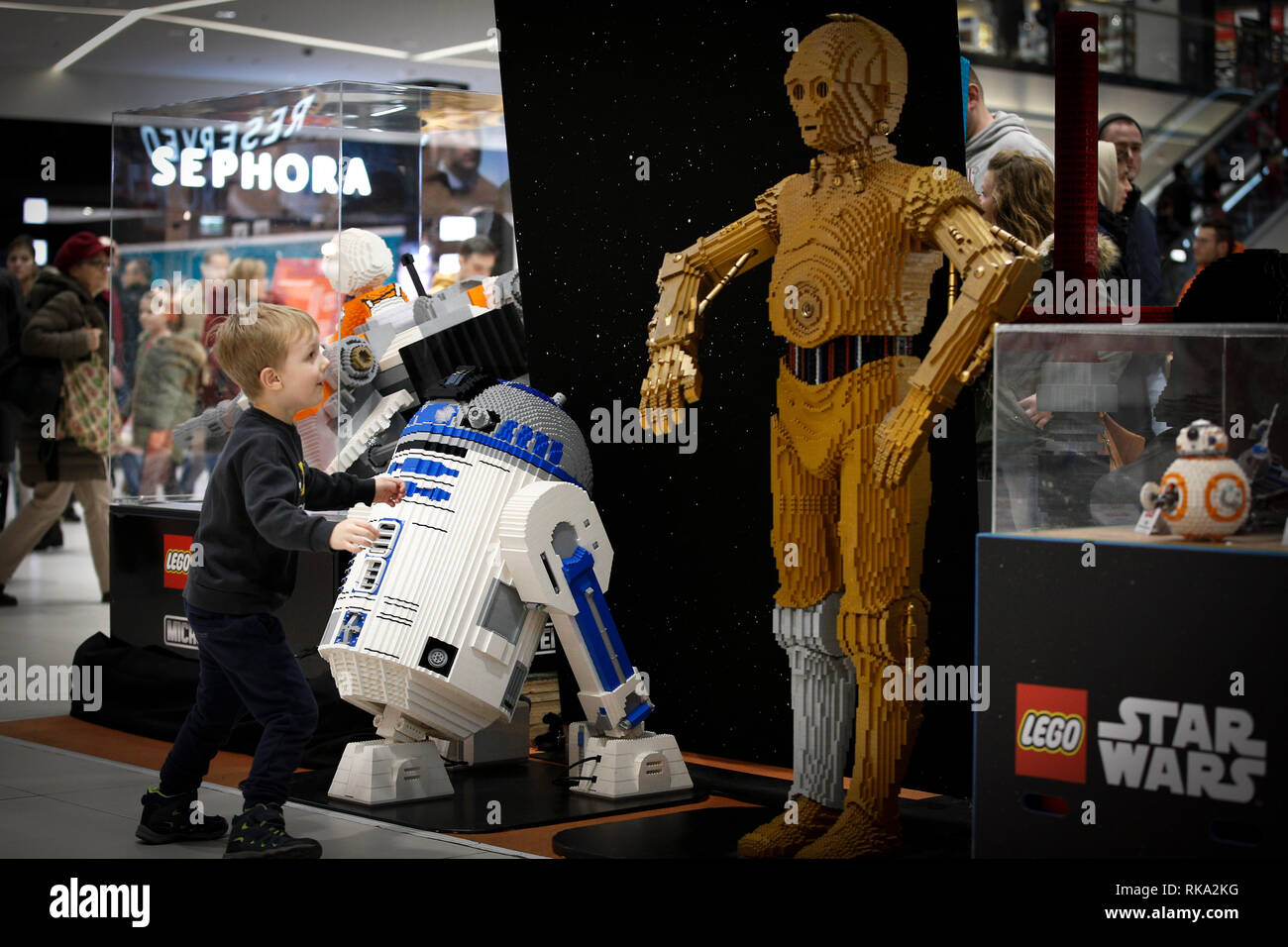 Warsaw, Poland. 9th Feb, 2019. Popular figures from the Star Wars movie  series are seen at the Galeria Polnocna shopping mall during the "Vacation  with Lego Star Wars" in Warsaw, Poland, on