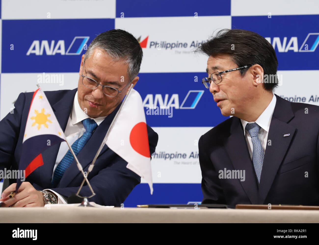 Tokyo, Japan. 8th Feb, 2019. LT Group president and PAL Holdings director Michael Tan (L) chats with ANA Holdings president Shinya Katanozaka as they announce the companies expand their partnerships in Tokyo on Friday, February 8, 2019. ANA Holdings will invest 95 million U.S. dollars to PAL Holdings and acquire 9.5 percent of PAL Holdings shares. Credit: Yoshio Tsunoda/AFLO/Alamy Live News Stock Photo