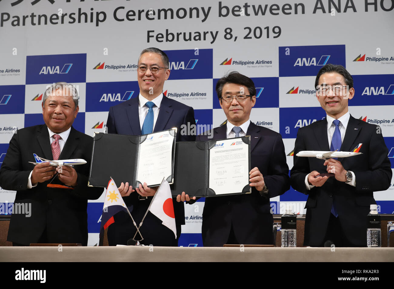 Tokyo, Japan. 8th Feb, 2019. (L-R) Philippine Airlines (PAL) president Jaime Bautista, LT Group president and PAL Holdings director Michael Tan, ANA Holdings president Shinya Katanozaka and All Nippon Airways (ANA) president Yuji Hirako smile as they announce the companies expand their partnerships in Tokyo on Friday, February 8, 2019. ANA Holdings will invest 95 million U.S. dollars to PAL Holdings and acquire 9.5 percent of PAL Holdings shares. Credit: Yoshio Tsunoda/AFLO/Alamy Live News Stock Photo