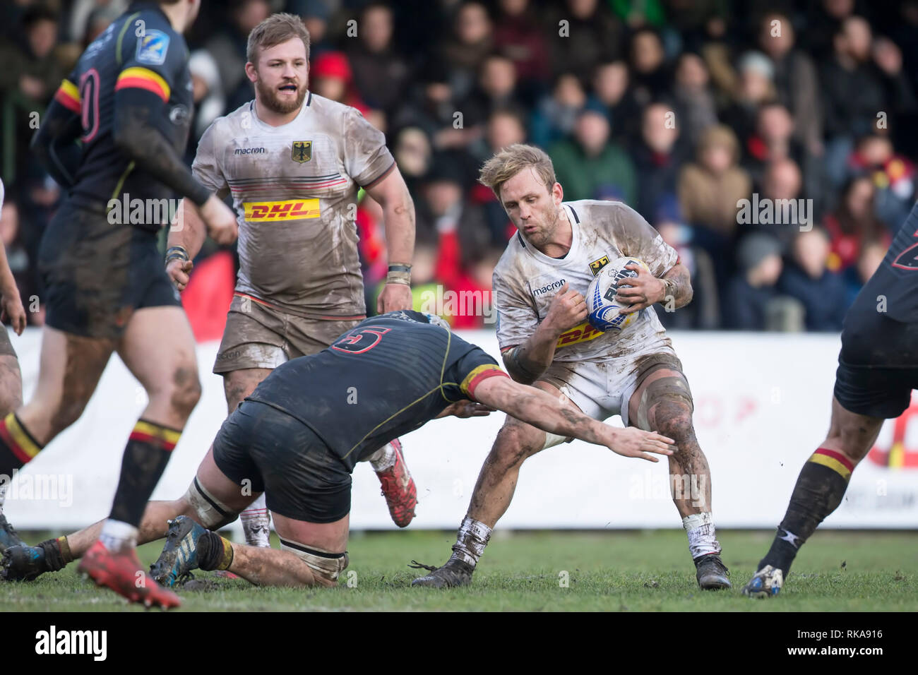 Brussels, Belgium. 09th Feb, 2019. Rugby: EM, Division 1A, Matchday 1:  Belgium-Germany. The crowd collapsed. Tom Herenger (Belgium, 5) attacks  Jaco Otto (Germany, 7, right). The German national rugby team lost with