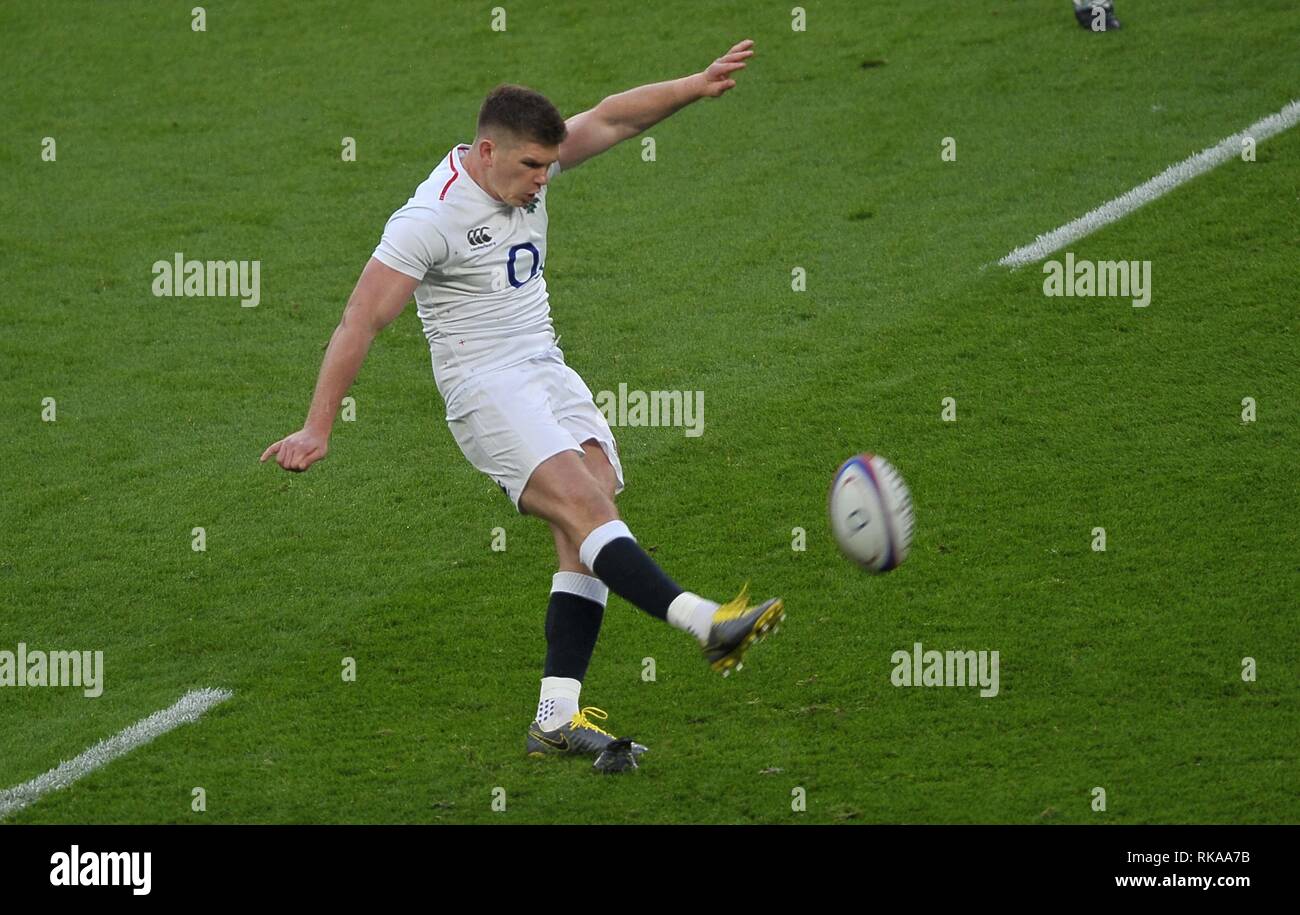 London, UK. 10th Feb 2019. Owen Farrell (England, captain) kicks. England V France. Guinness six nations rugby. Twickenham stadium. London. UK. 10/02/2019. Credit: Sport In Pictures/Alamy Live News Stock Photo
