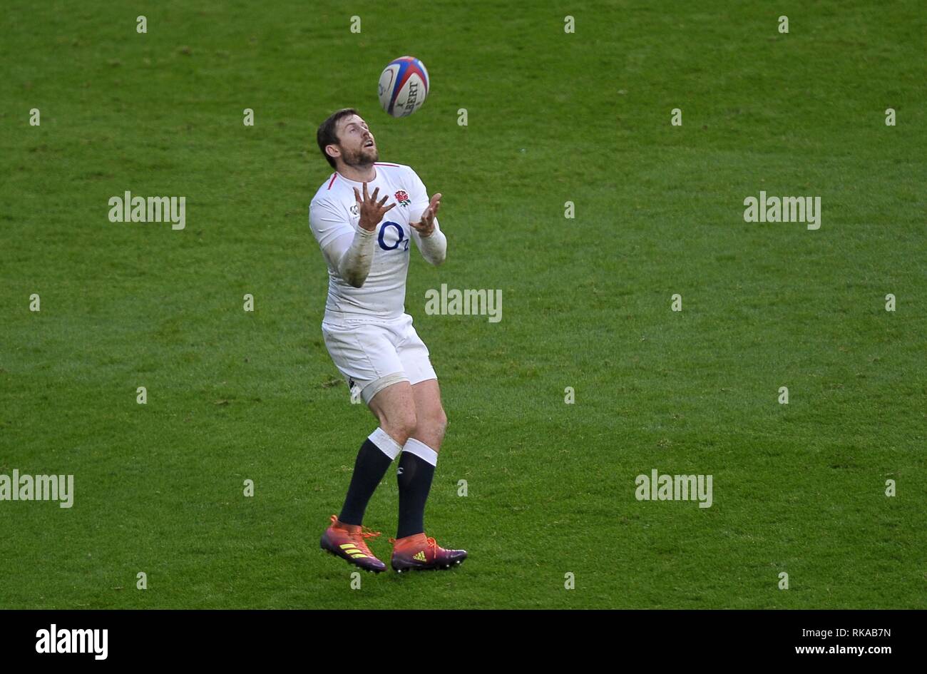 Uk 10th feb 2019 elliot daly england catches hi-res stock photography ...