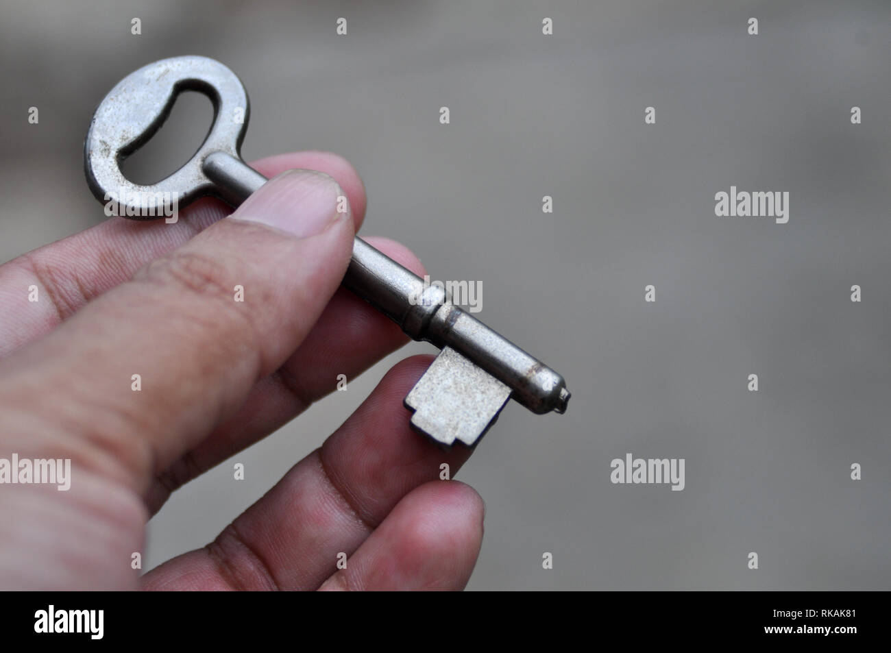 key on hand Stock Photo - Alamy