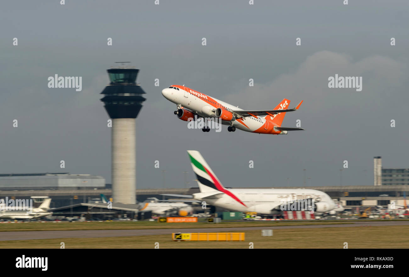 Easyjet, Airbus A320-214, OE-IVW, take off at Manchester Airport Stock Photo